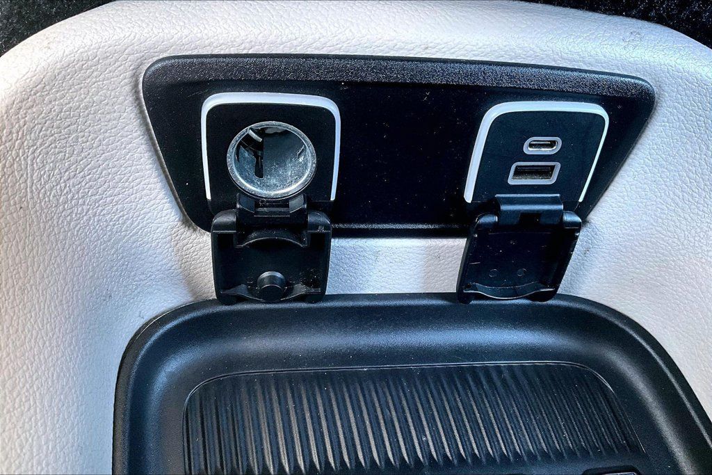 Used 2021 Chrysler Pacifica Touring-L AWD/4WD image 32