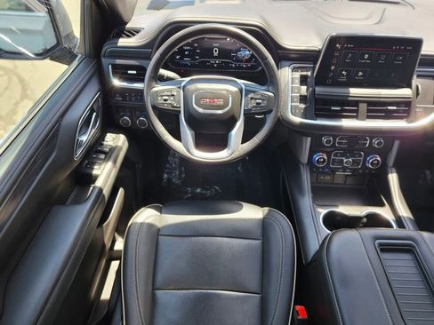 Used 2022 GMC Yukon XL SLT w/ SLT Premium Package AWD/4WD image 11