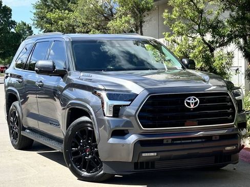 Used 2023 Toyota Sequoia SR5 w/ SR5 Premium Package AWD/4WD image 2