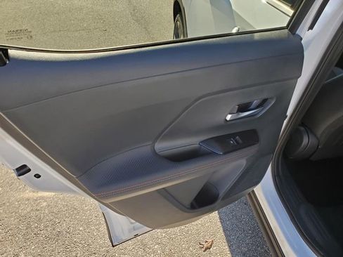 Certified 2025 Nissan Kicks SR image 12