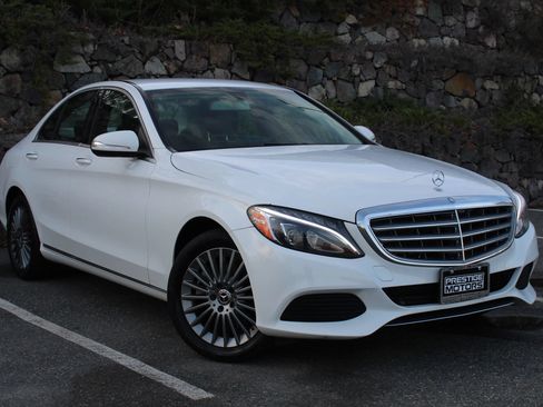 Used 2015 Mercedes-Benz C 300 4MATIC Sedan image 4