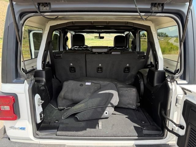 Used 2023 Jeep Wrangler Unlimited Sahara AWD/4WD image 32