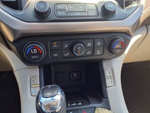 Used 2019 GMC Acadia Denali w/ Technology Package FWD image 25