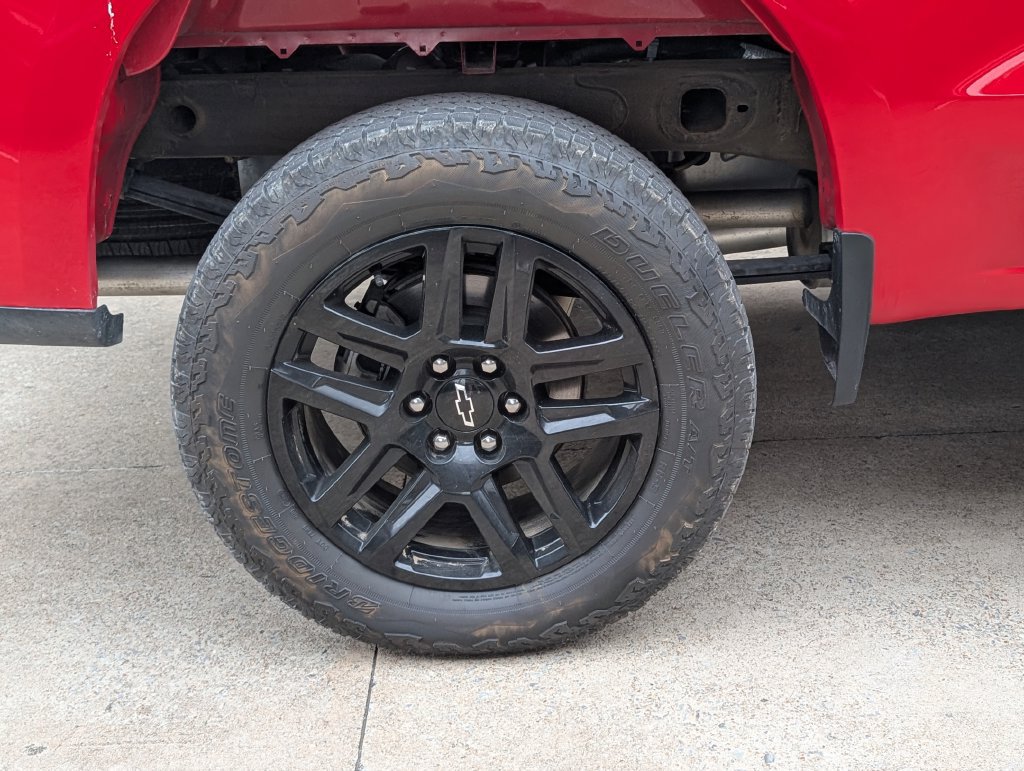 Certified 2024 Chevrolet Silverado 1500 LT Trail Boss AWD/4WD image 3