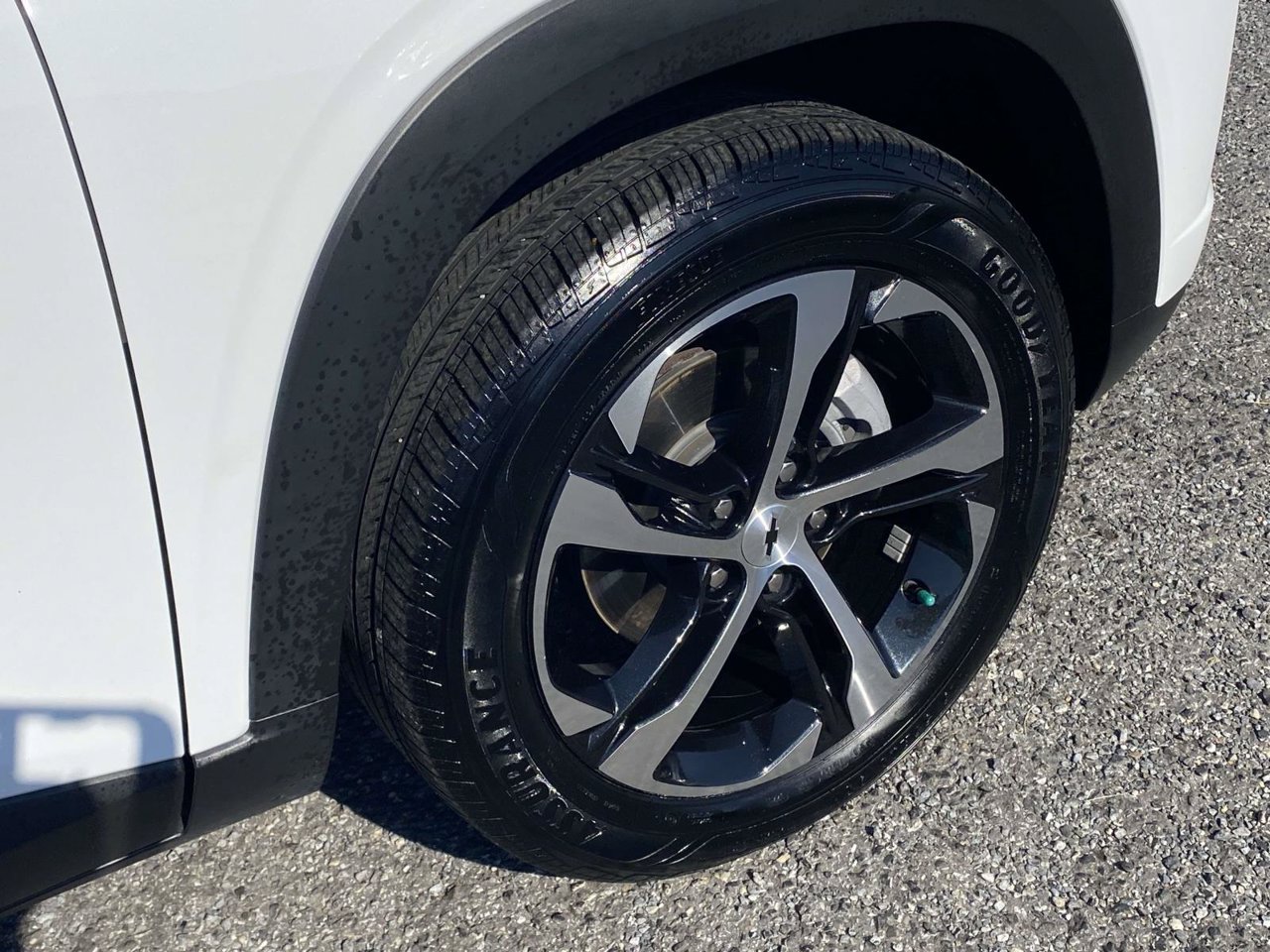 Used 2025 Chevrolet Trax RS w/ Sunroof Package FWD image 11