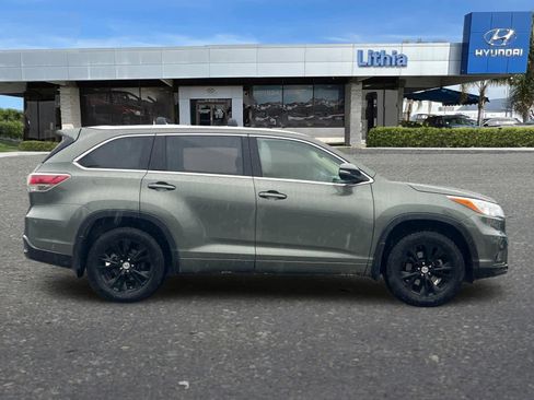 Used 2015 Toyota Highlander XLE image 8