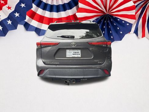 Used 2022 Toyota Highlander XLE FWD image 26