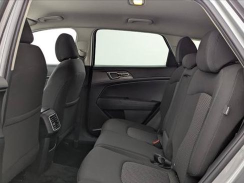 Used 2024 Kia Sportage LX FWD image 17