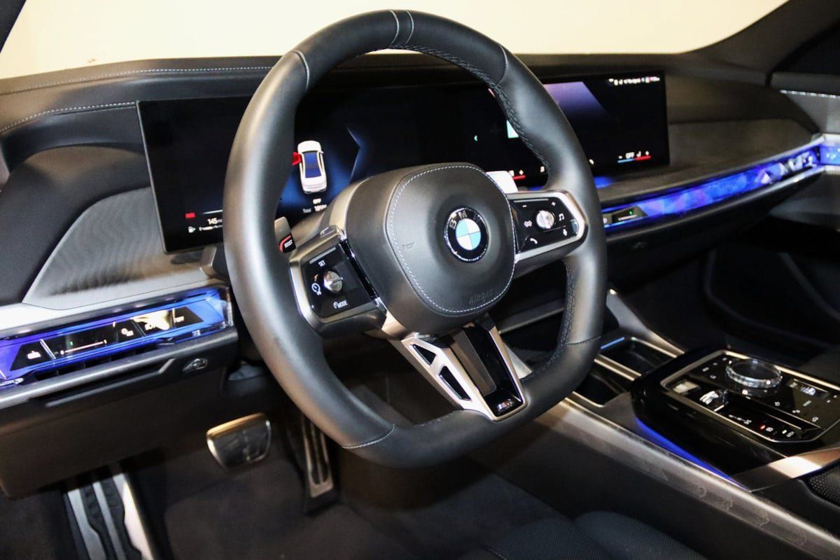 Used 2023 BMW 760i xDrive AWD/4WD image 23