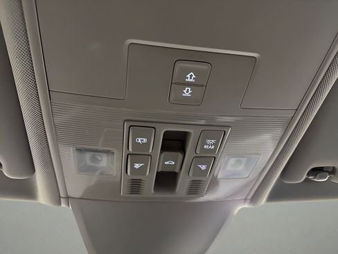 Used 2023 Volkswagen Tiguan SE w/ Panoramic Sunroof Package FWD image 24