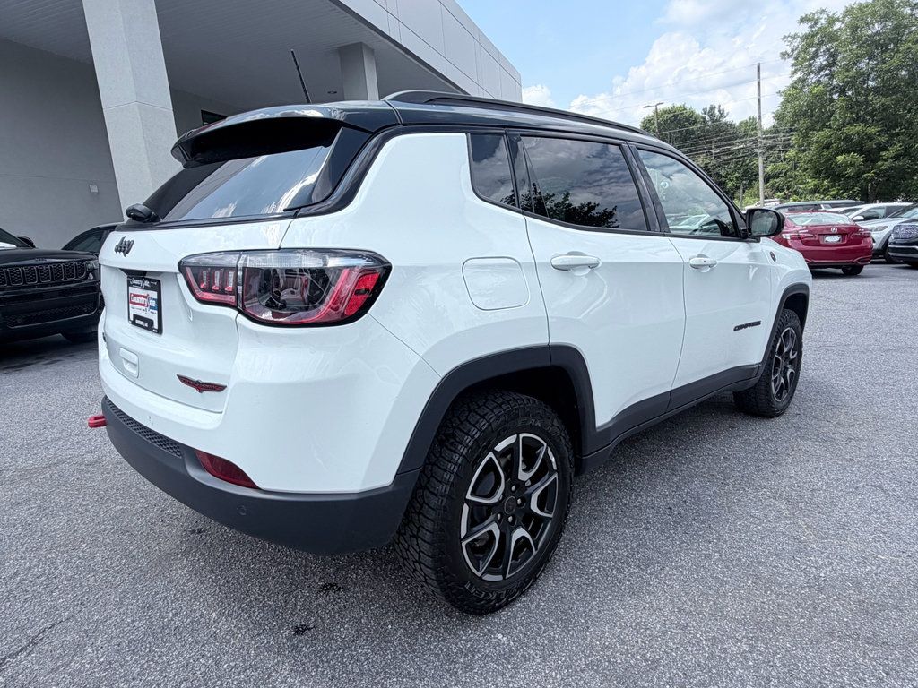 Used 2025 Jeep Compass Trailhawk AWD/4WD image 6