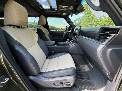 Used 2024 Lexus GX 550 AWD/4WD image 17