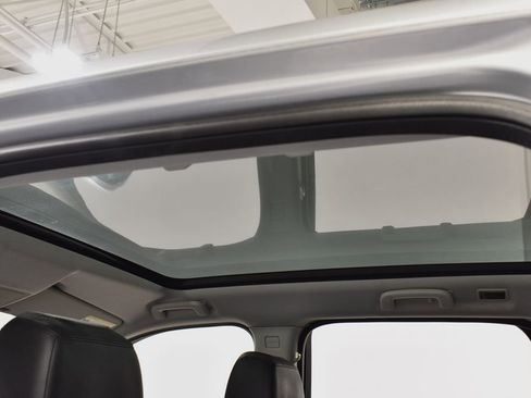 Used 2019 Land Rover Discovery Sport HSE image 40