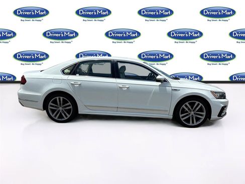 Used 2017 Volkswagen Passat 1.8T R-Line w/ R-Line Lighting Package FWD image 8