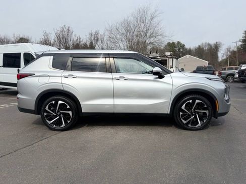 Used 2022 Mitsubishi Outlander ES image 9