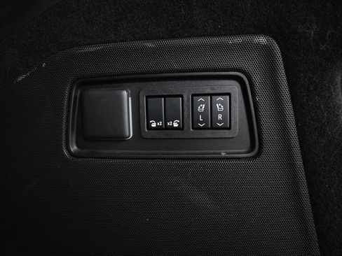 Used 2023 Cadillac Escalade Premium Luxury w/ Performance Package AWD/4WD image 33