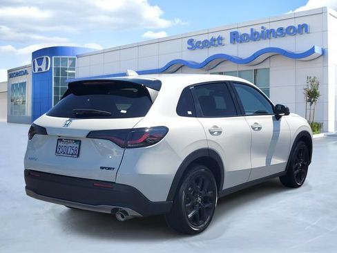 Certified 2025 Honda HR-V Sport image 4