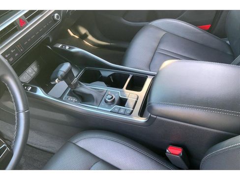 Used 2024 Kia Sorento S w/ Panoramic Sunroof Package image 16