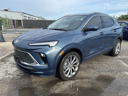 Used 2025 Buick Encore GX Avenir w/ Avenir Convenience Package FWD image 6