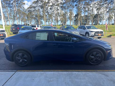 New 2026 Toyota Prius Plug-In Hybrid FWD image 7