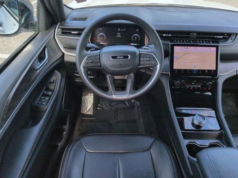 Used 2025 Jeep Grand Cherokee Limited w/ Black Appearance Package RWD image 16