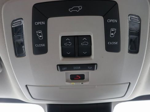 Used 2024 Toyota Sienna XLE image 25