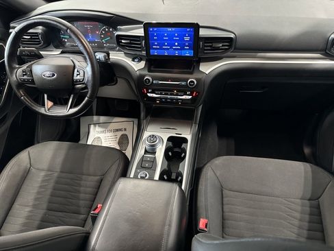 Used 2020 Ford Explorer XLT w/ Comfort Package image 39
