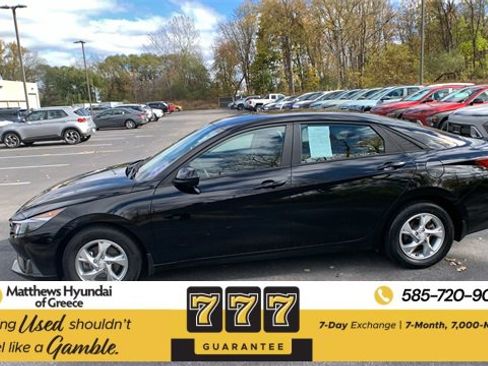 Used 2023 Hyundai Elantra SE image 2