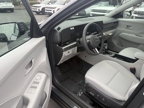 Used 2025 Hyundai Kona SEL image 9