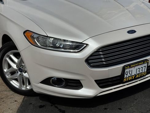 Used 2016 Ford Fusion SE w/ Equipment Group 202A FWD image 3