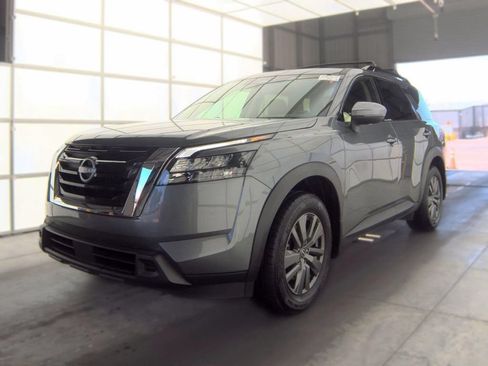 Used 2025 Nissan Pathfinder SV w/ SV Premium Package FWD image 1