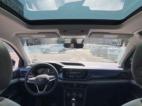 Used 2024 Volkswagen Taos SE image 30