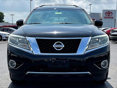 Used 2015 Nissan Pathfinder Platinum FWD image 2