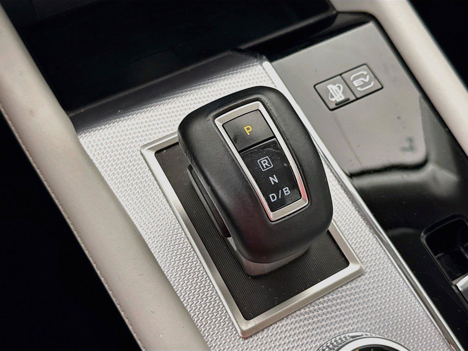 Used 2024 Mitsubishi Outlander 4WD Plug-In Hybrid image 23