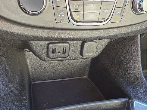 Used 2023 Chevrolet Traverse LS image 29