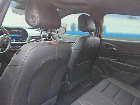 Used 2024 Chevrolet Trax RS w/ Sunroof Package image 19