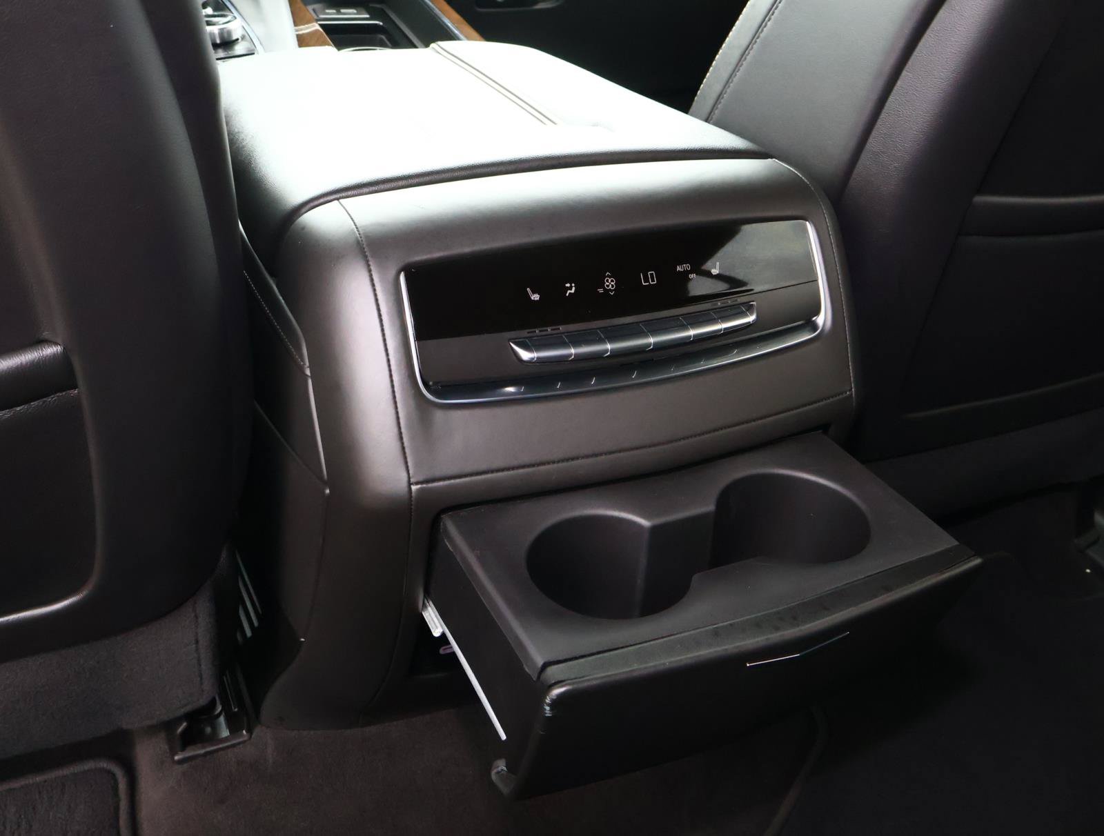 Certified 2024 Cadillac Escalade ESV Premium Luxury Platinum AWD/4WD image 19
