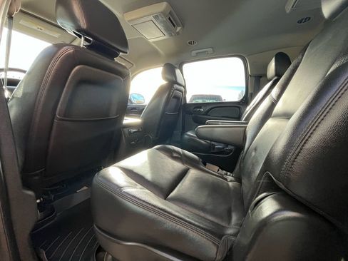 Used 2014 Chevrolet Suburban LT image 20