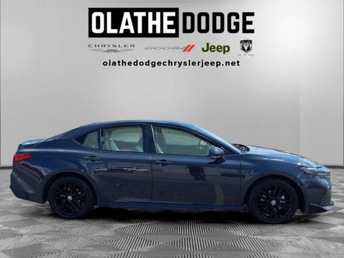 Used 2025 Toyota Camry SE FWD image 29