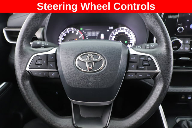 Used 2024 Toyota Highlander LE AWD/4WD image 22