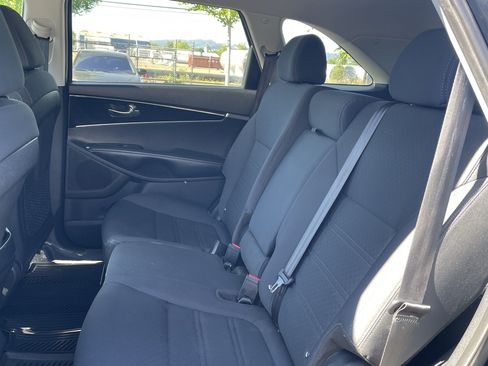 Used 2020 Kia Sorento S FWD image 15
