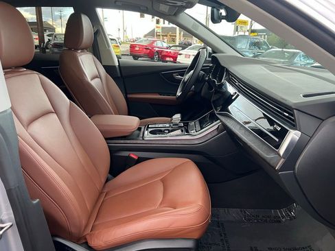 Used 2022 Audi Q8 Premium Plus w/ Premium Plus Package image 32