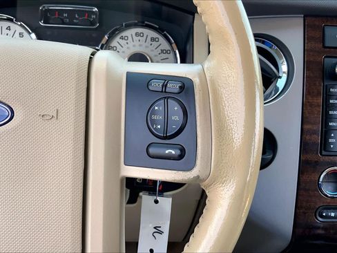 Used 2013 Ford Expedition XLT RWD image 24