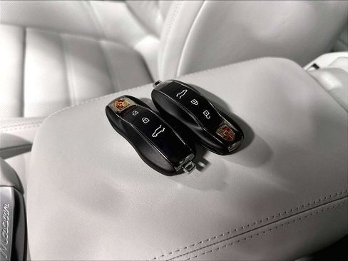 New 2026 Porsche Macan Turbo AWD/4WD image 36