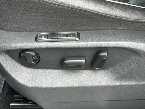 Used 2018 Volkswagen Tiguan SEL Premium image 18