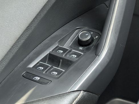 Certified 2025 Volkswagen Jetta SE FWD image 26
