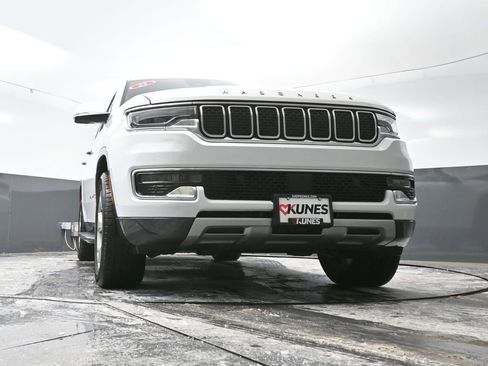 Used 2022 Jeep Wagoneer Series II image 52