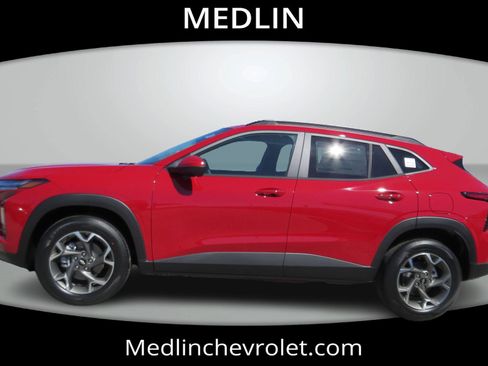 New 2026 Chevrolet Trax LT w/ LT Convenience Package FWD image 5
