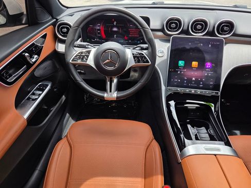 Used 2025 Mercedes-Benz C 300 Sedan image 9