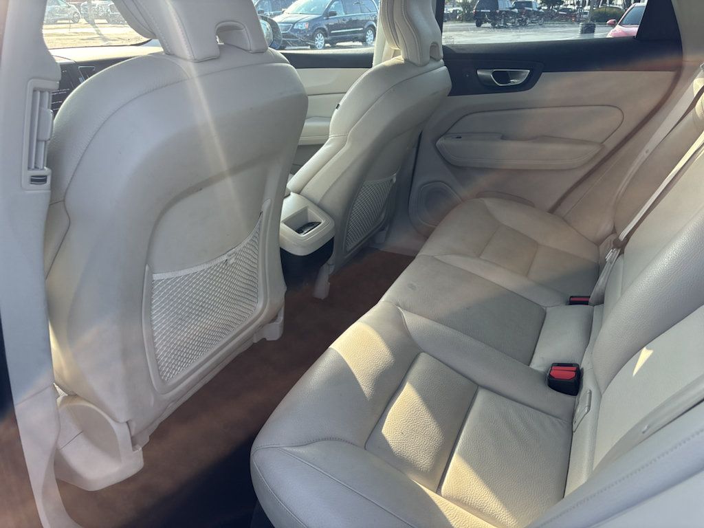 Used 2023 Volvo XC60 B5 Plus FWD image 4